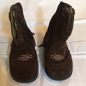Genuine kids boots. Brown. Size 5.